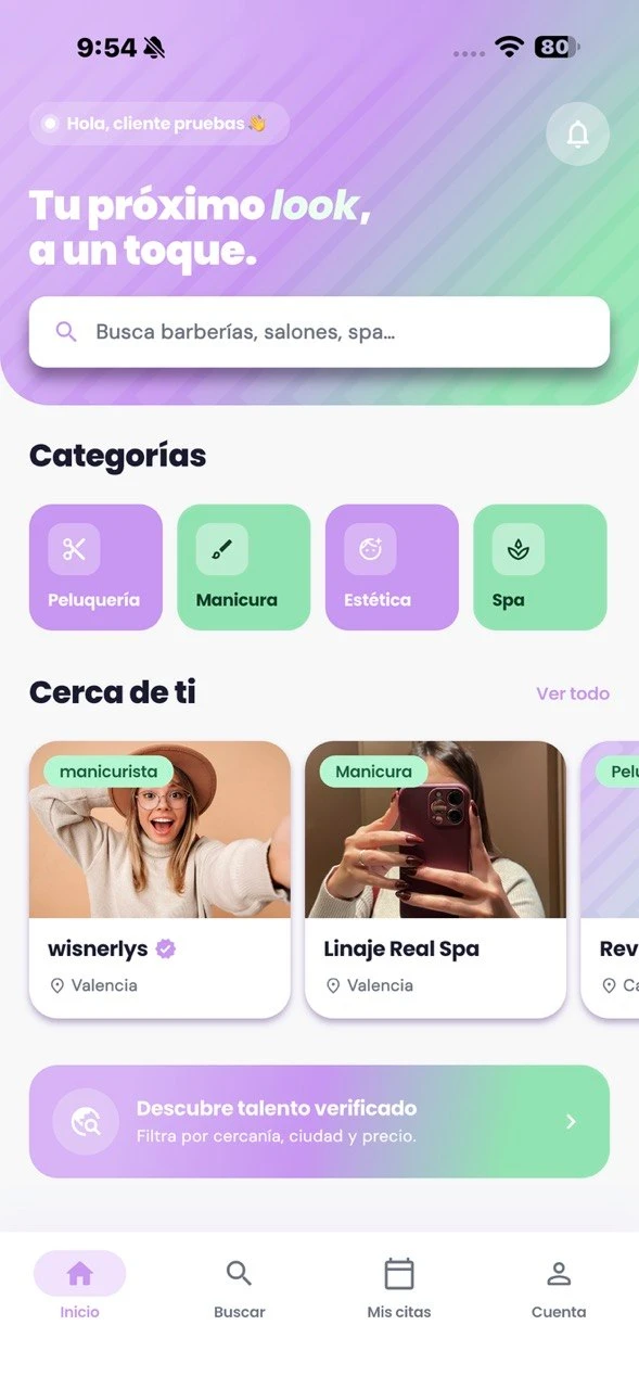 Pantalla de descubrimiento de CuteApp con negocios cercanos